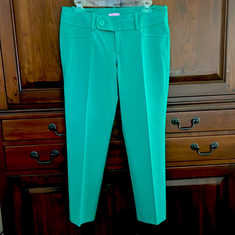 Lily Pulitzer cropped pant.